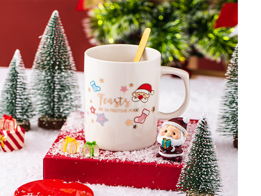 Christmas-themed Covered Spoon Ceramic Mug