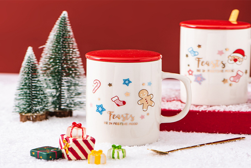 Christmas-themed Covered Spoon Ceramic Mug