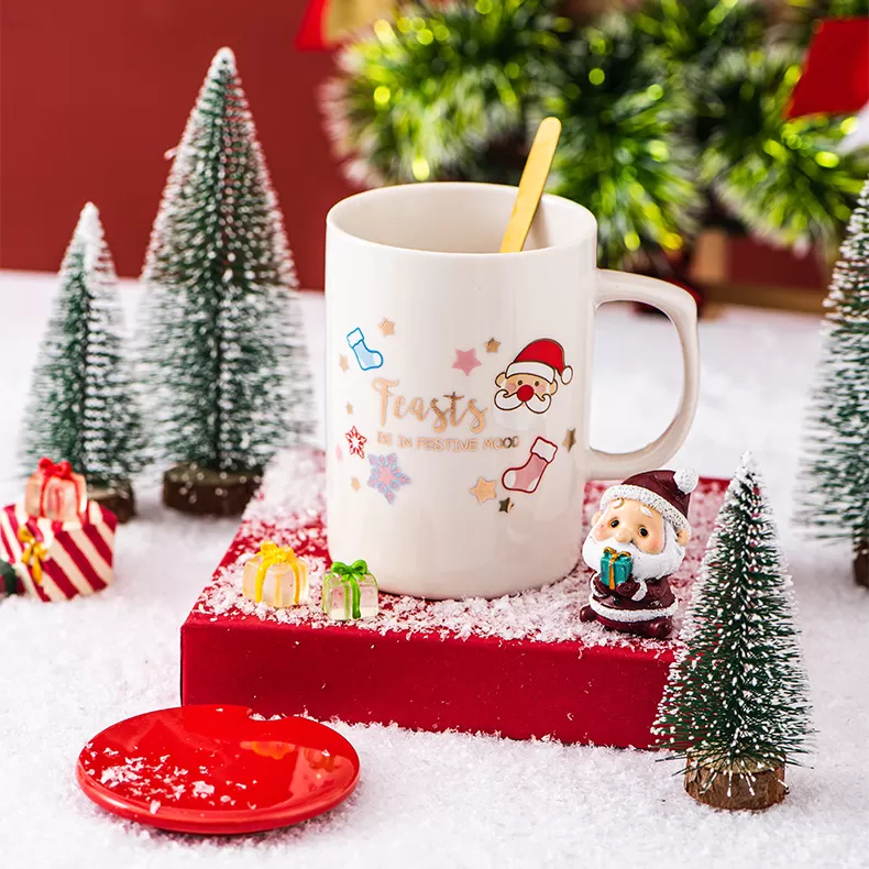 Christmas-themed Covered Spoon Ceramic Mug